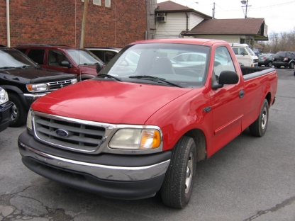 2000 Ford F-150 XL Reg Cab 7700 at Clancy Motors in Kingston, Ontario